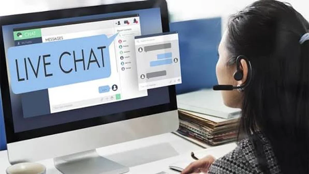 Multi-Channel Support Communication Desk via Live Chat and Telegram